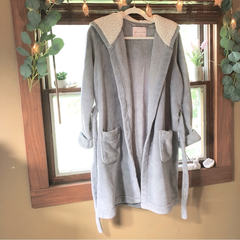 Victoria’s Secret Gray Short Hooded Bathrobe Women’s Size XS Cozy Lounge Fall VS
